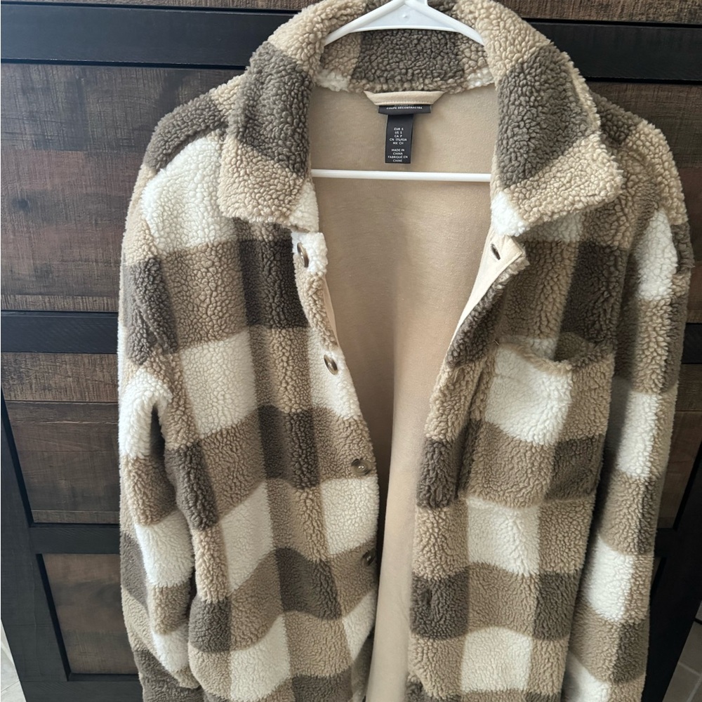 H&M Mens Tan Sherpa Jacket size S. Excellent condition. Used once
